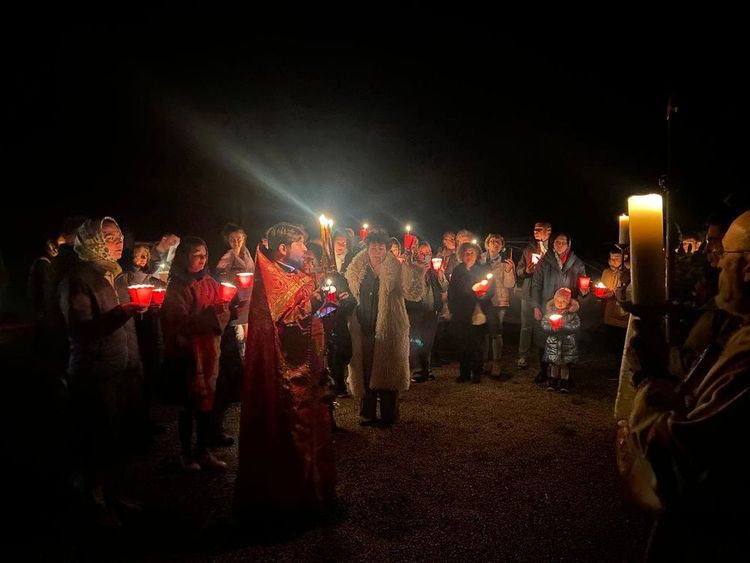 Première célébration pascale nocturne dans l’église en bois de Sylvanès